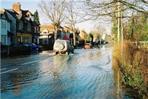 David Macdonald, BGS © NERC 2003   flooding of a road in Oxford, which may possibly be due to groundwater       